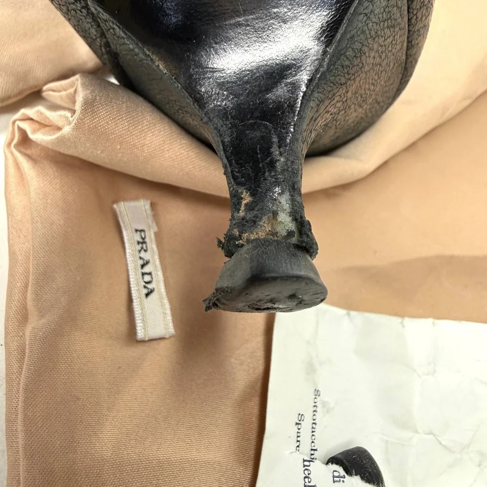 Prada Black Pebbled Leather Pointed Toe Buckle Kitten Heel Pumps 38.5 Italy - Picture 7 of 10